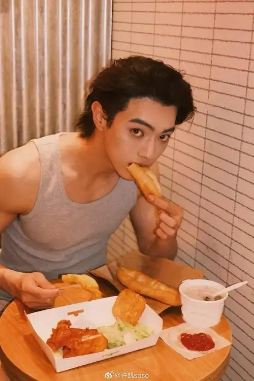 许凯这些照片和女友视角有什么差别狠狠代入!