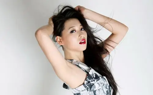 宁丹琳-美女壁纸-高清美女图片-第4图-娟娟壁纸