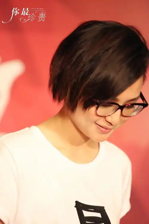 p>周笔畅,1985年7月26日出生于湖南省长沙市,华语流行乐女歌手,词曲