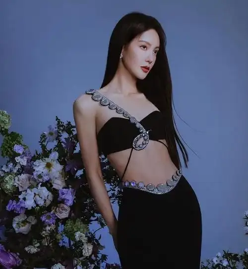 金晨穿睡衣跳舞发量让人心疼了金晨离不开的男人和假发片