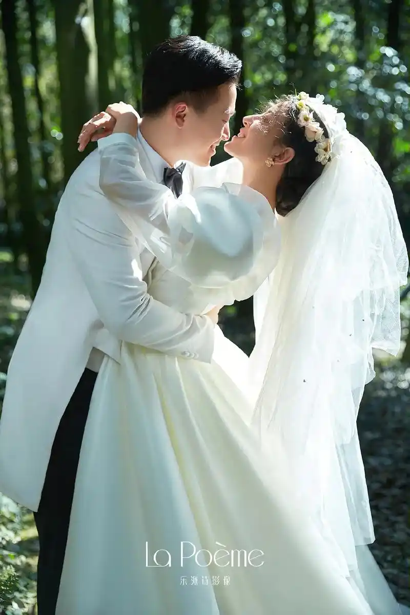 森林系婚纱#婚纱 #婚纱摄影 #婚纱照风格 #外景婚纱照 # - 抖音