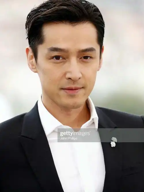 胡歌超高清怼镜头生图