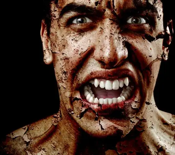 正在研究水质的科研人员