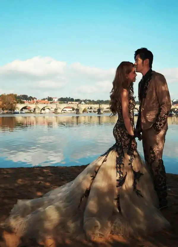 周杰伦与昆凌18日将在英国伦敦(台北时间19日清晨)举行婚礼,他刚发