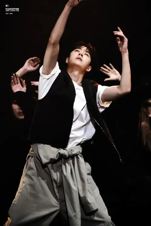 王一博电影热烈##乐华家族演唱会##王一博惊叹号舞台好热烈##这释王