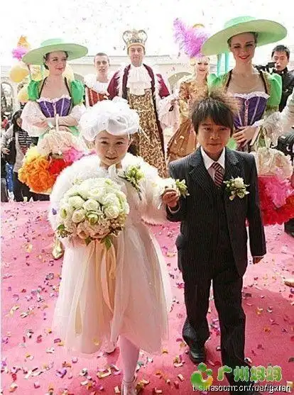 这不是一场儿童婚礼,而是成人婚礼!