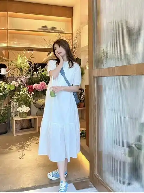 白色裙子搭配什么颜色鞋子好看_look_连衣裙_黑色魔法