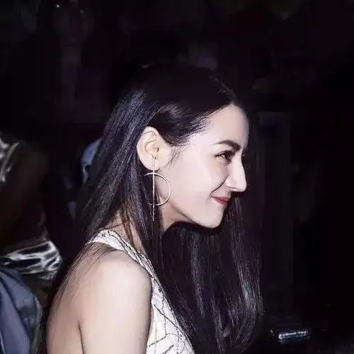 张继科踢球踢出刘亦菲同款驼峰鼻热巴鼻子得是鹿晗三倍吧