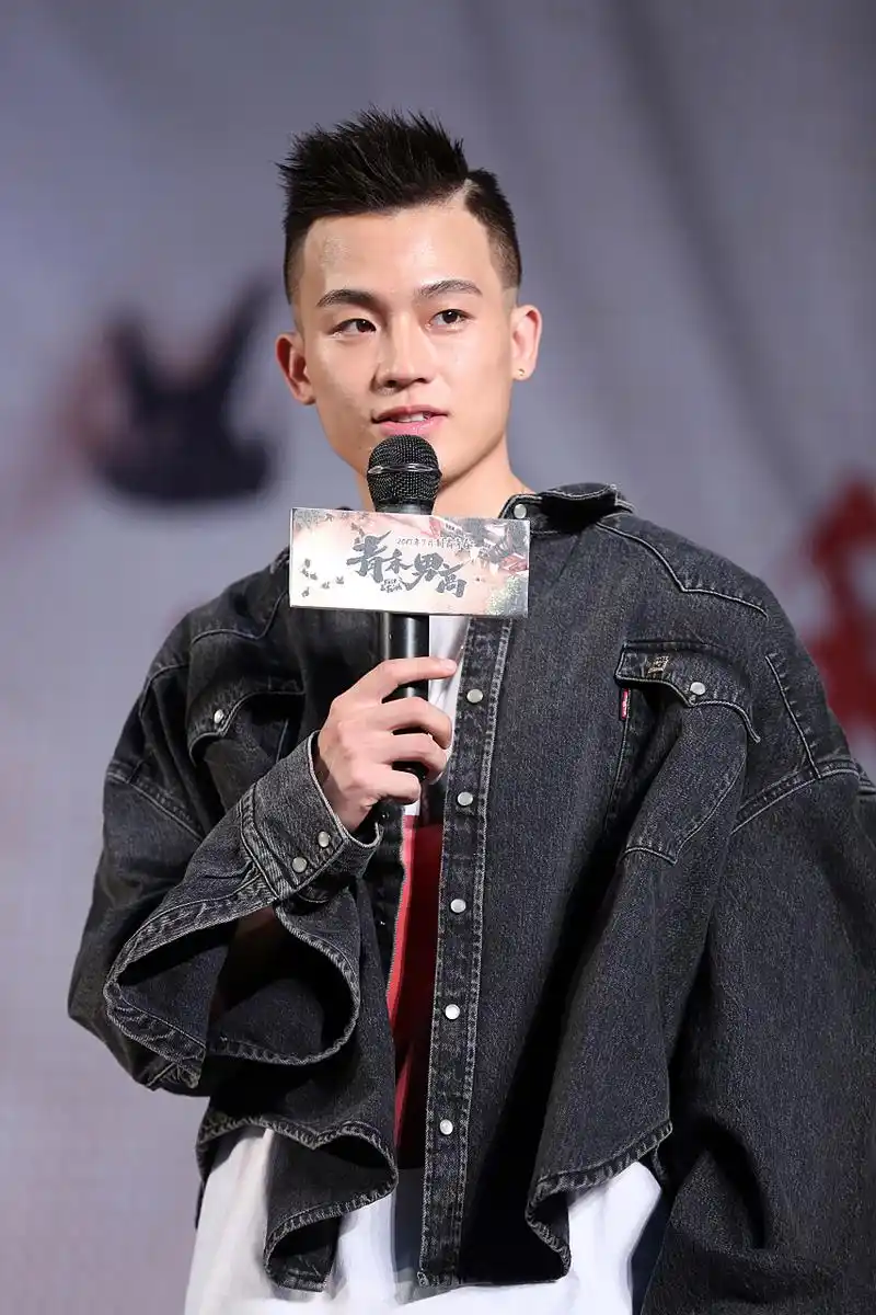 10月22日,欧豪登上热搜,原因是,八卦媒体曝光欧豪近照,太令人震惊了