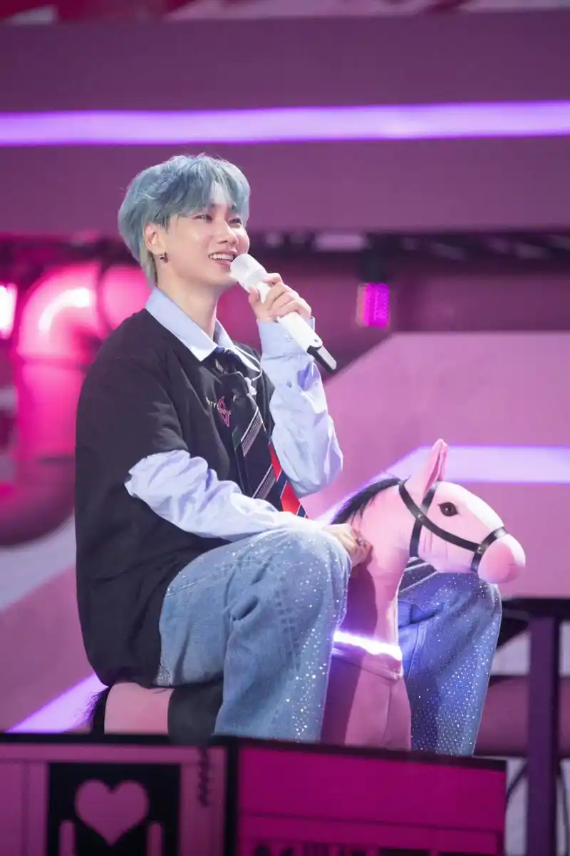 pcstar#  汪苏泷演唱会新发色真的不错!