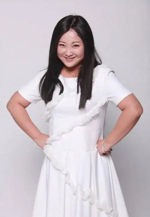 原创冯巩爱徒贾玲:曾被网友调侃"校花"到"笑话",如今成功逆袭?