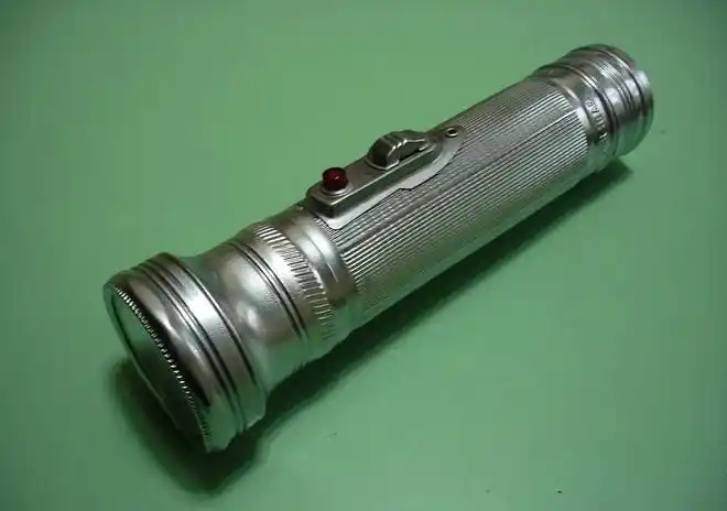 70,80年代农村照明工具老照片|煤油灯|手电筒|电灯_网易订阅