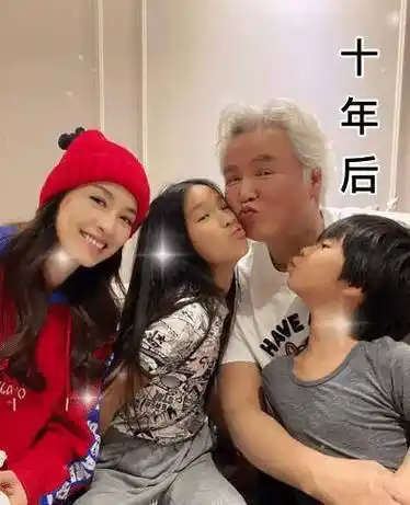 张庭晒十年变化,60岁林瑞阳和女儿贴脸对嘴不避嫌,全家就他显老