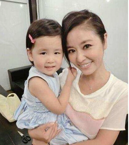 林心如二胎双胞胎照片
