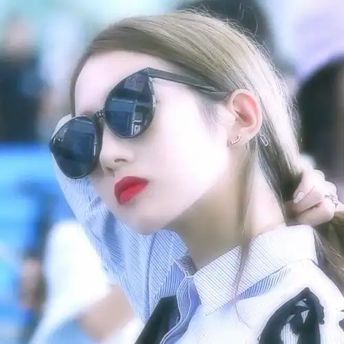 孟美岐头像/by沈灿阳