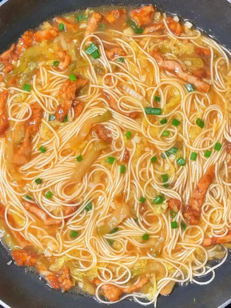 超级拿手的榨菜肉丝面!不好吃算我输!你就试着做一次,就一次, - 抖音