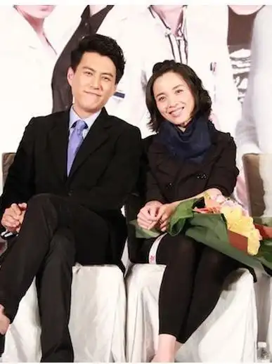 罗子君唐晶都是浮云,贺涵回归靳东老婆要生二胎了