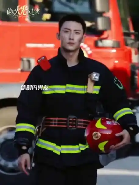 黄景瑜对我眼睛很好##黄景瑜好像为制服而生的