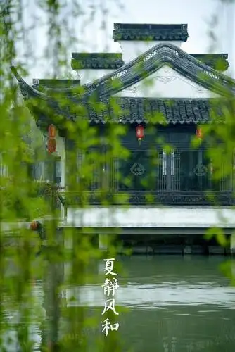 江南水乡古风小镇摄影图