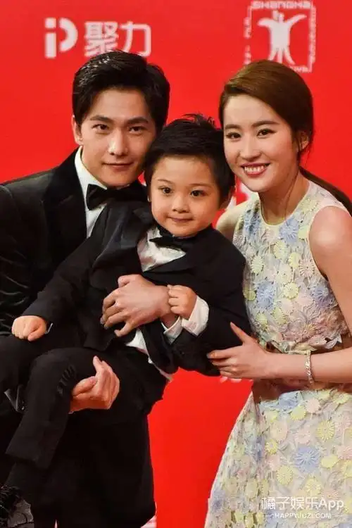 12年前刘亦菲拍仙剑时的花絮照曝光嫩得能掐出水