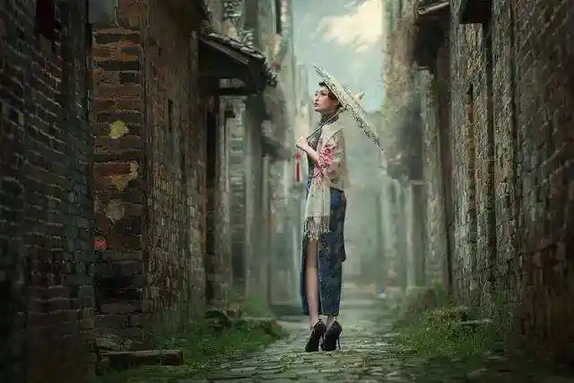 买一条棉布裙子,娉娉婷婷地走过长长的雨巷