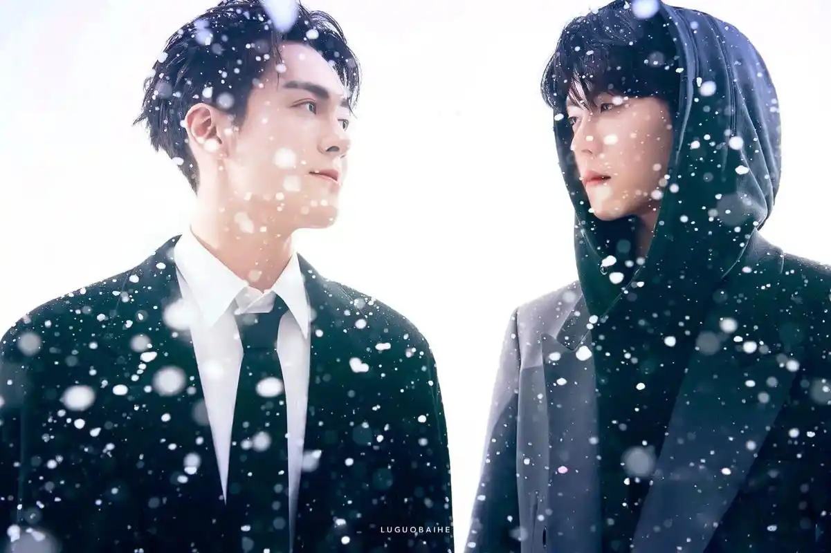 姐妹们,不用买了,最全的杂志来了#宇日俱曾 #肖宇梁曾舜晞 - 抖音