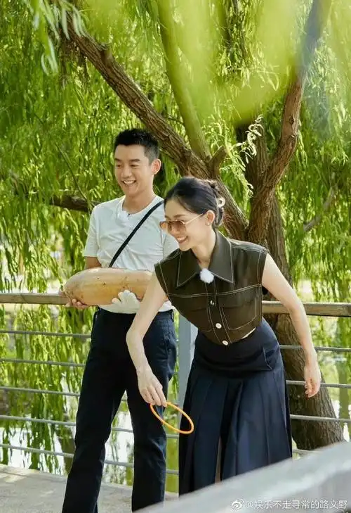 郑恺苗苗跳挤奶舞##苗苗教郑恺跳挤奶舞