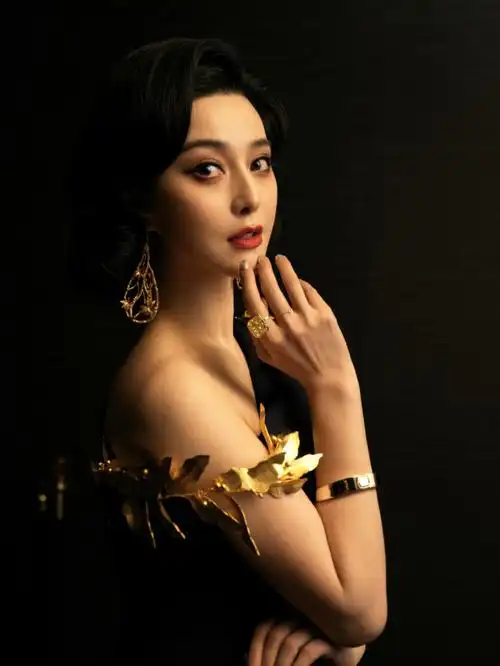 范冰冰"大杀"奥斯卡 4套造型出彩又美艳