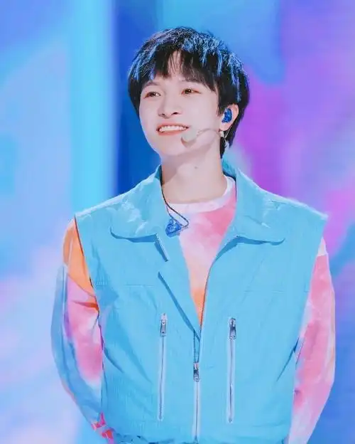 【插播】周深唱跳六国语言版创造营主题曲《我们一起闯》