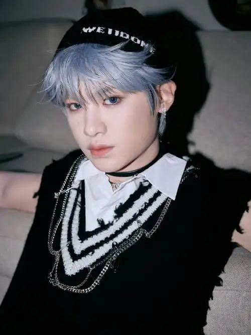 爱豆黄明昊限定回归##黄明昊雾霾蓝夏季限定发色