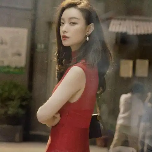 流金岁月朱锁锁倪妮同款衣服红色高领无袖压褶年会连衣裙