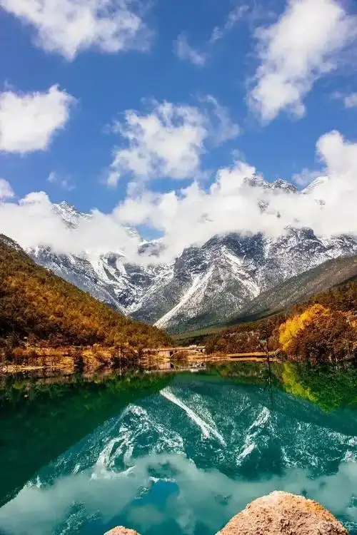 云南丽江秋高气爽景色宜人风光旖旎