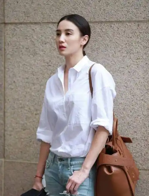 原创原创39岁宋佳解锁新造型白色衬衫外面套黑蕾丝绑带纱裙真是会穿