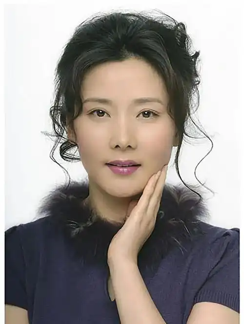 国家一级女演员何赛飞不仅人美字也很漂亮行书有王羲之的神韵