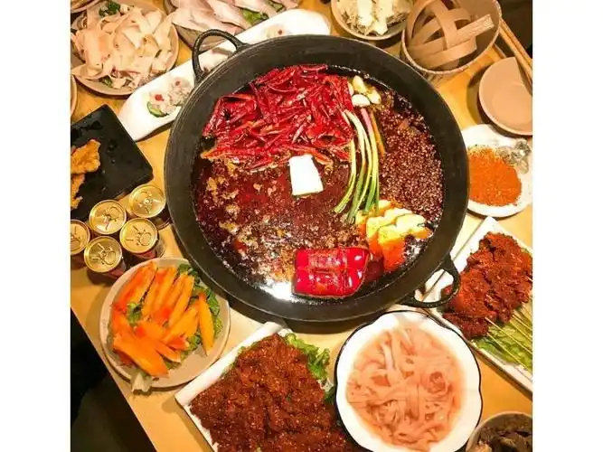 谭鸭血老火锅店