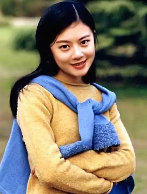 赵子琪赵子琪(原名赵琳)1976年6月17日出生于北京,赵子琪漂亮,端庄