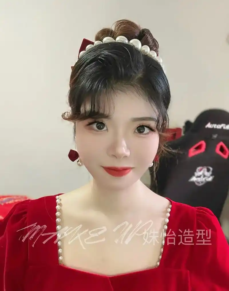 极简轻复古礼服造型盘发搭配红色 - 抖音