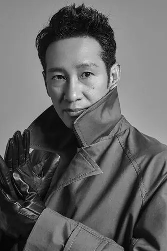 王劲松格调大片有型有款 演绎魅力绅士