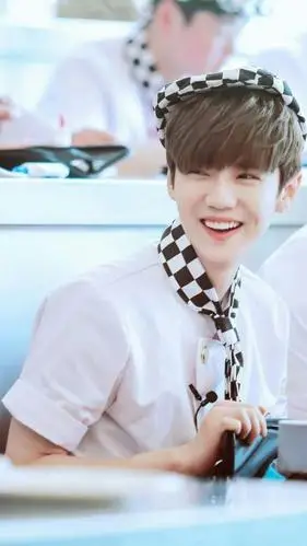 鹿晗的笑容实在是太可爱了,瞬间便让人失去了抵抗力!