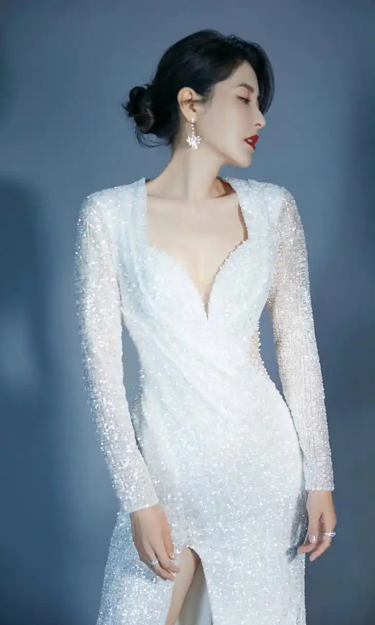 曾黎  高跟凉鞋  大长腿又直又白