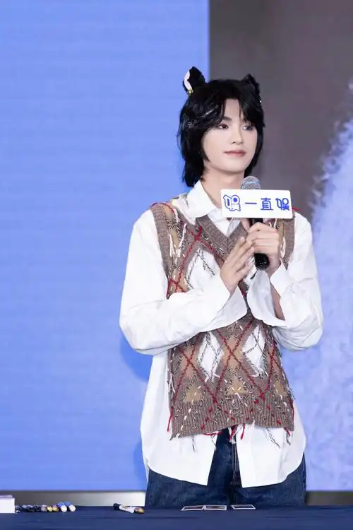 黄明昊seeyou期遇##黄明昊贾想世界演唱会