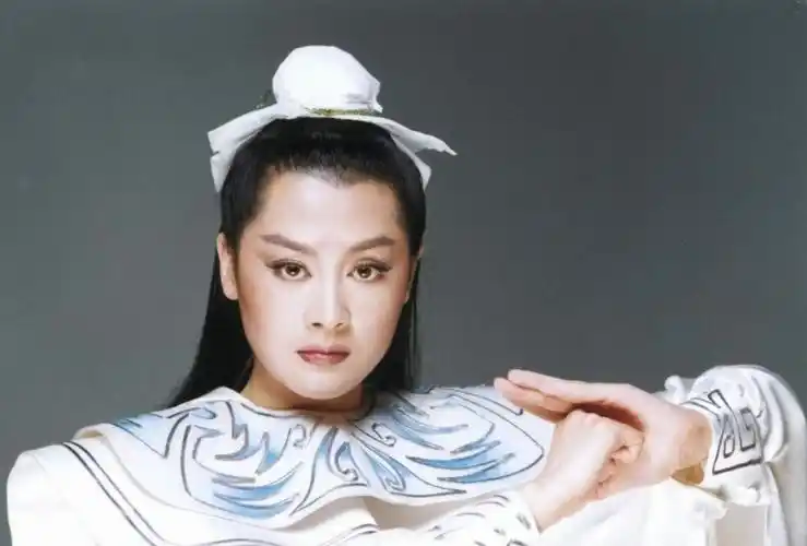 王姬写真图片-自制240x320壁纸.高清大图-明星写真馆n63.com