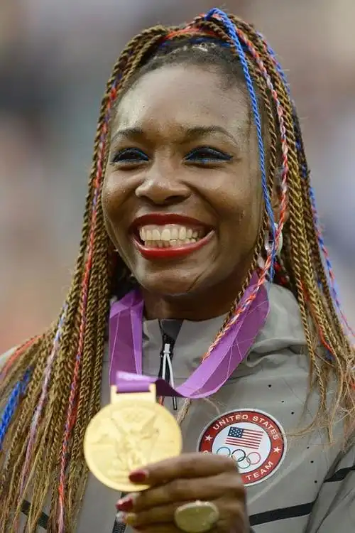 发型和化妆的运动员