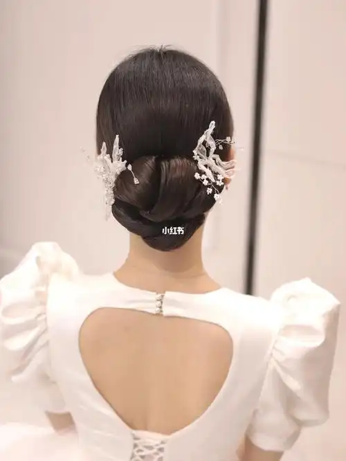 新娘简约婚纱低盘发保姆级超级简单