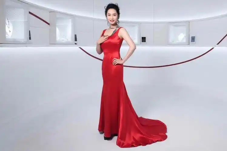 紫霞仙子朱茵,颜值还是那么美,优雅自然美丽