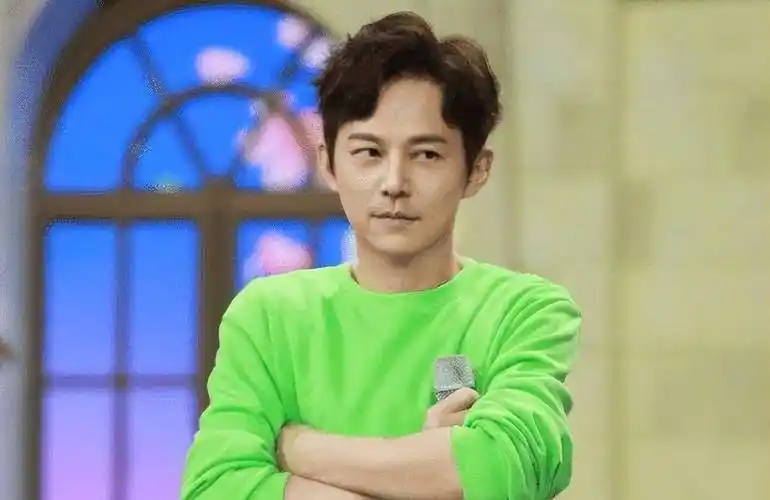 何炅:48岁仍未婚,万般小心却也失足,他的"老好人"人设没有塌_节目