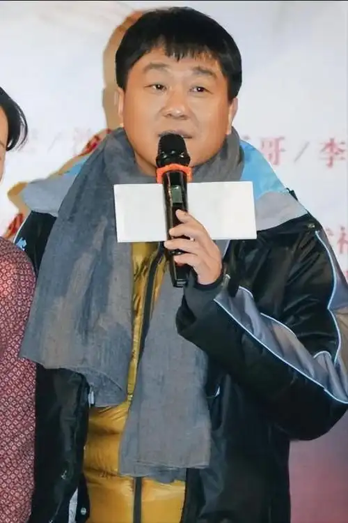回顾演员何冰为何结婚几十年0绯闻看看妻子是谁就知道了