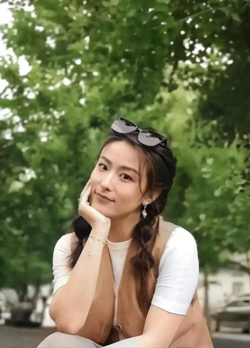 徐百卉,毕业于中央戏剧学院,主演过《美好时光》,《芈月传》,《遥远的