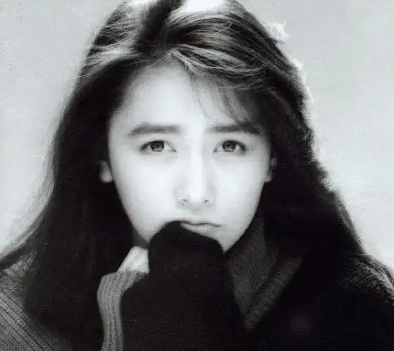 工藤静香"毁容式"变老?看了她的旧照才明白什么是神仙颜值_腾讯新闻