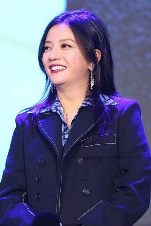 赵薇就不怎么注意管理自己的影响了,有几组照片,真的是